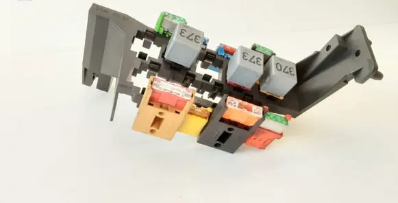 Skoda Superb B5 (3U) Fuse module 8D2937545D