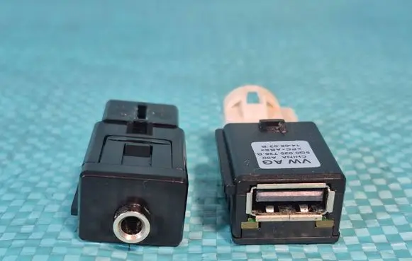 Skoda Octavia Mk3 (5E) USB socket connector 5Q0035726B 140603B 5q0035724