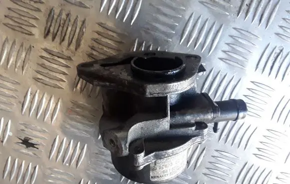 Renault Megane II Vacuum pump 8200521381