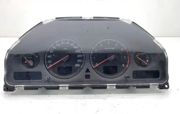 Volvo S70 V70 V70 XC Speedometer (instrument cluster) 8637993