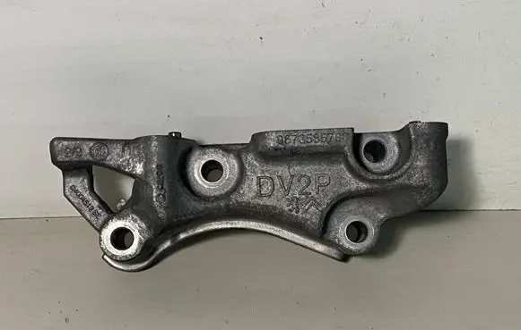 Peugeot 308 Engine mounting bracket 9673585780