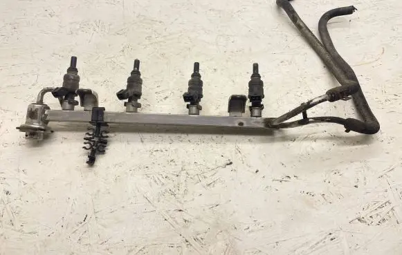Audi A3 S3 8L Fuel main line pipe 06A906031A 06A133317