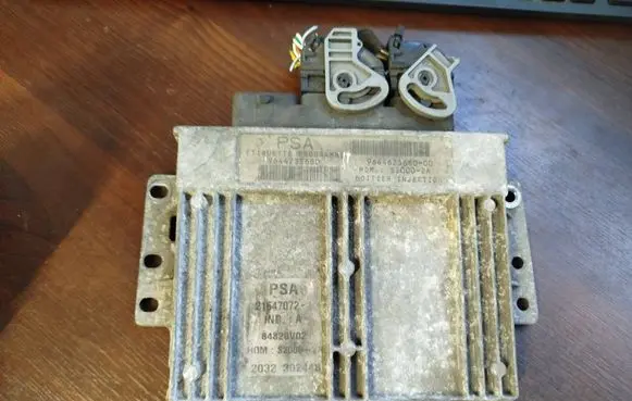 Peugeot 206 Engine control unit/module 9644235680