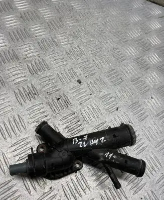 Volkswagen PASSAT B7 Engine coolant pipe/hose 03L121131AA