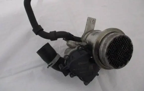 Seat Ibiza IV (6J,6P) EGR valve 04B131501D
