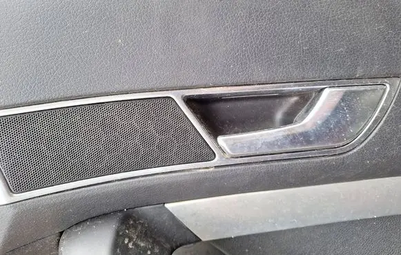 Audi A6 S6 C6 4F Front door interior handle 4F0837020B
