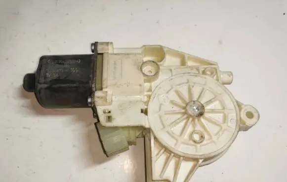 Mercedes-Benz C W204 Front door window regulator motor A2048200142 1004 971219109