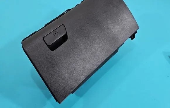 Glove box