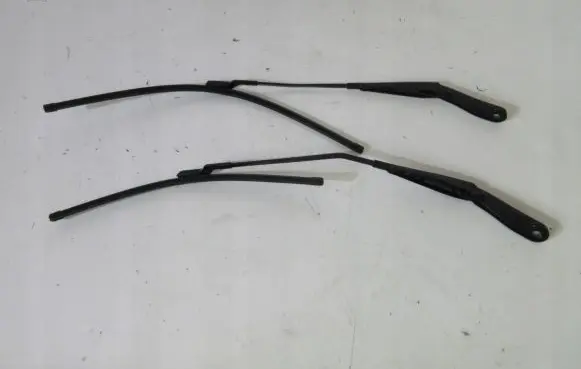 Volvo V60 Front wiper blade arm