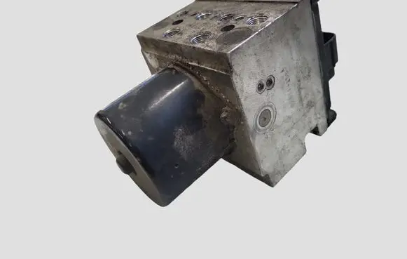 Volkswagen PASSAT B6 ABS Pump 3C0614109D 16431602 16431502C