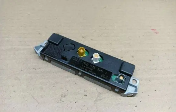 Audi A5 8T 8F Antenna control unit 8T0035225J