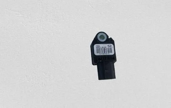 Toyota Auris E180 Airbag deployment crash/impact sensor 8983102150