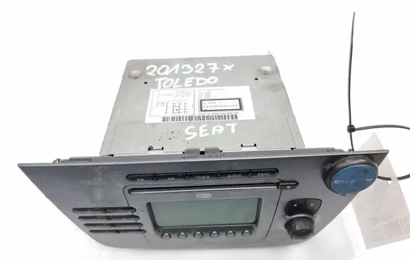 Seat Toledo III (5P) Radio/GPS head unit trim 5P1035186B
