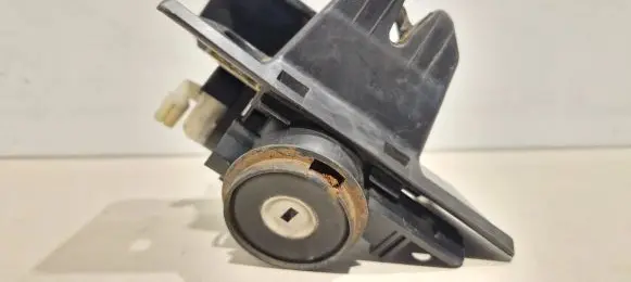 Mercedes-Benz E W210 Loading door lock A2038000375