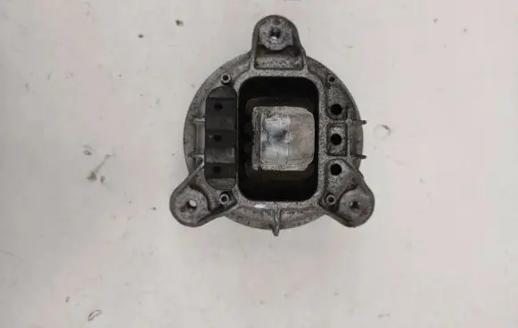 BMW 5 F10 F11 Engine mount bracket 686830201