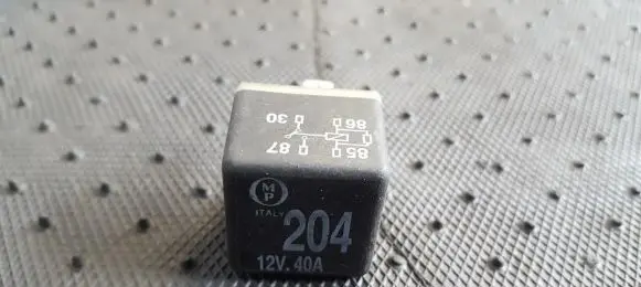 Volkswagen PASSAT B5 Other relay 431951253H