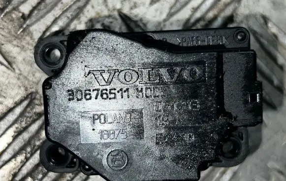 Volvo XC70 Air flap motor/actuator 30676511 16075 061213
