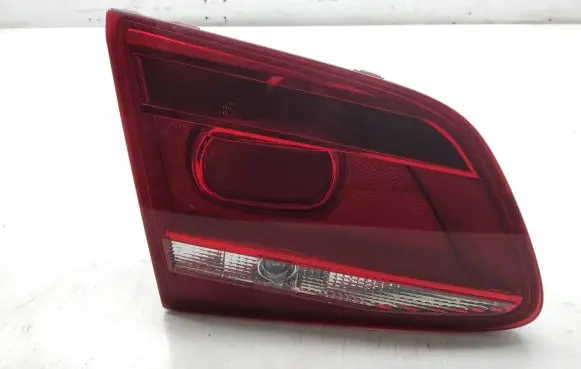 Tailgate rear/tail lights