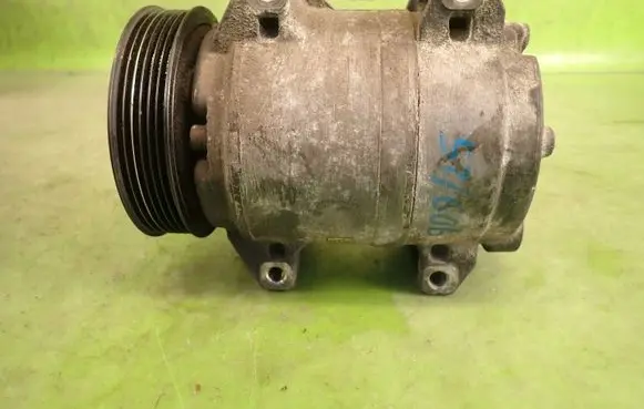 Volvo V70 Air conditioning (A/C) compressor (pump) 8708581