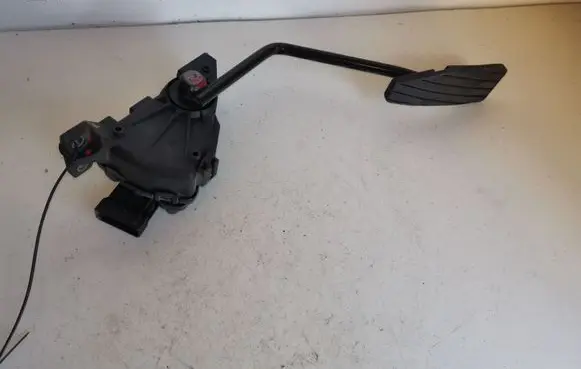 Opel Agila A Accelerator throttle pedal 9204283