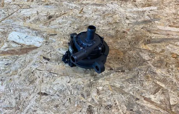 Volvo C40 Electric auxiliary coolant/water pump 32339645