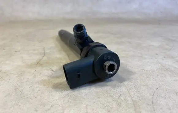 Mercedes-Benz G W461 W463 1st Gen Fuel injector A6280700387