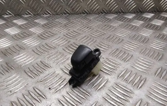 Nissan Qashqai Electric window control switch