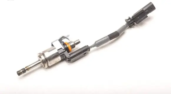 Volvo XC40 Fuel injector 32140073