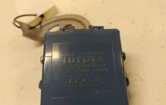 Toyota Yaris Door control unit/module 859800D050 MB0515003900