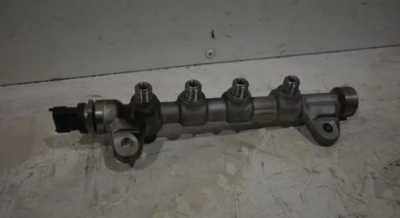 Opel Zafira C Fuel main line pipe 55576177
