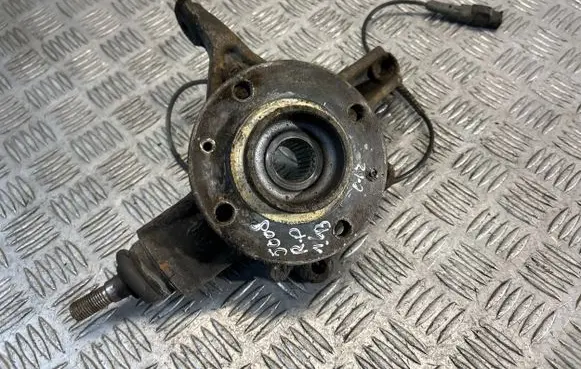 Peugeot 5008 Front wheel hub spindle knuckle