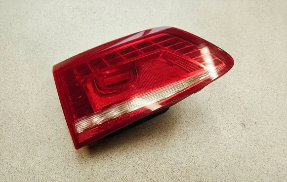 Volkswagen PASSAT B7 Tailgate rear/tail lights 179835