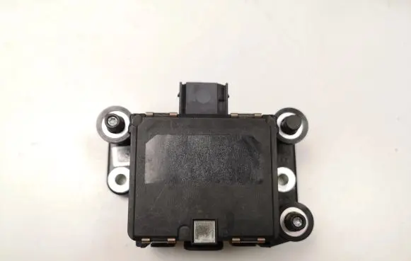 Volkswagen PASSAT B8 Distronic sensor radar 