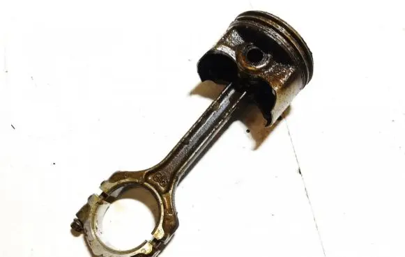 Mitsubishi Colt Piston with connecting rod