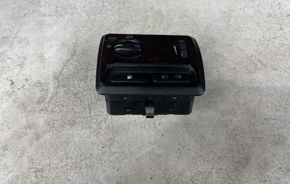 Volvo XC70 Light switch 8691753