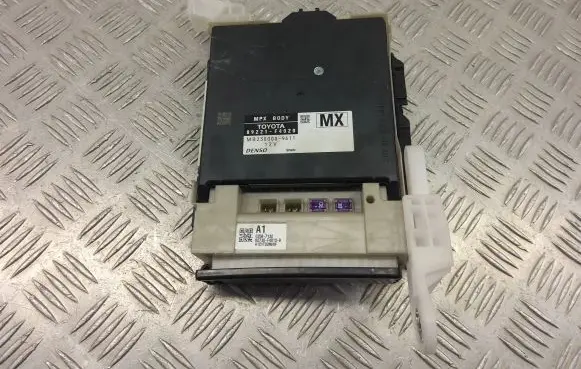Toyota C-HR I Comfort/convenience module 89221-F4020