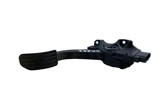 Volvo V70 Accelerator throttle pedal 31329057