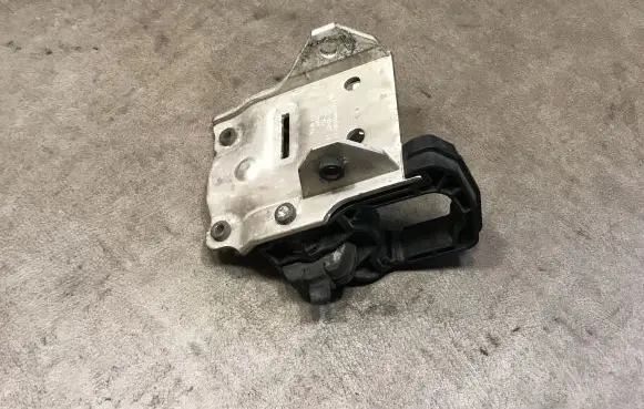 BMW 5 F10 F11 Radiator support slam panel bracket 7186513