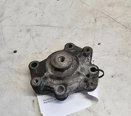 Engine mounting bracket