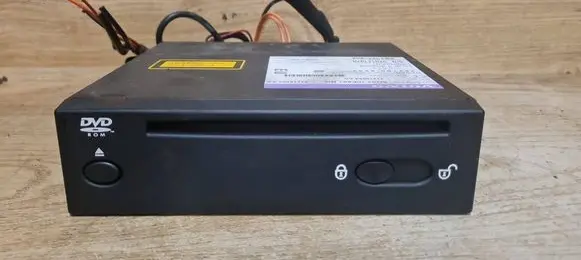 Radio/CD/DVD/GPS head unit