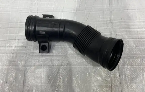 Maserati Levante Air intake duct part 670033792