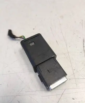 Citroen DS7 Crossback USB socket connector 98217039DX PLP010078