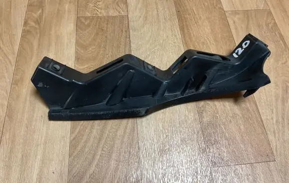 Volkswagen PASSAT B6 Front bumper mounting bracket 3C0807889