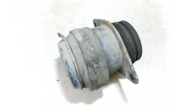 Volkswagen Golf III Engine mount bracket 1h0199611