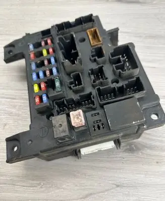 Mitsubishi Outlander Fuse module 8637A318 519087902 L8637001A
