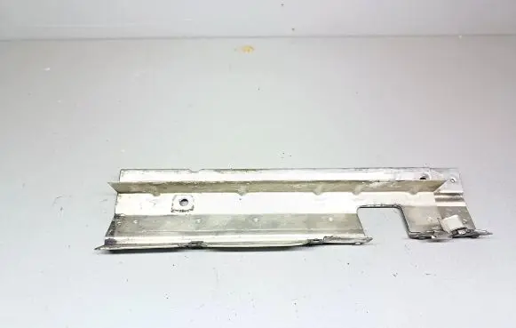 Volkswagen PASSAT B5 Heat shield in engine bay 