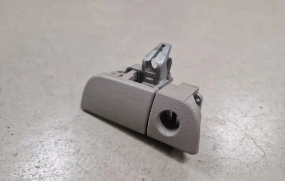 Mitsubishi L200 Glove box opening button 