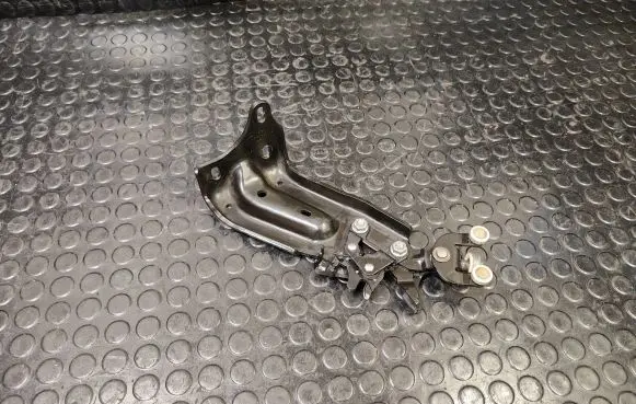 Seat Alhambra (Mk2) Sliding door lower roller guide/hinge 7N0843397C