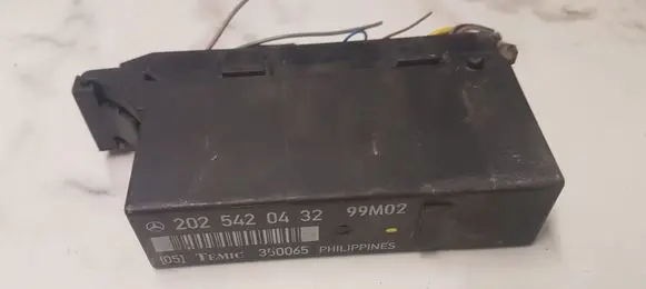 Mercedes-Benz E W210 Light module LCM 2025420432
