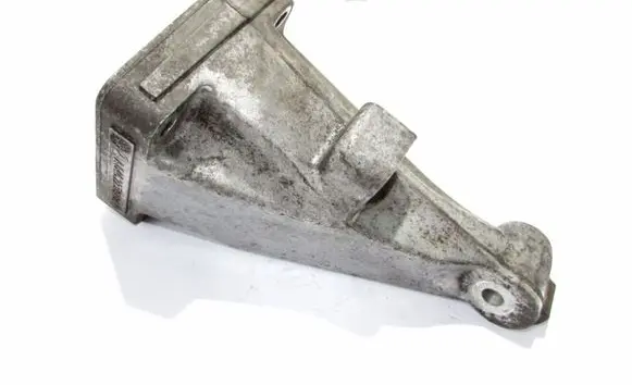 Engine mounting bracket